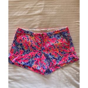 Lilly Pulitzer Coral coco crab Adie shorts